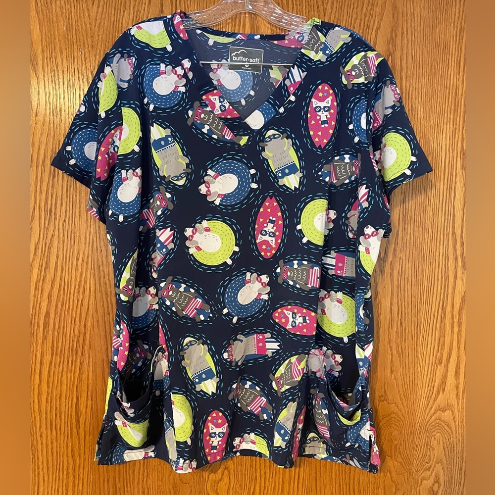 Uniform Advantage butter soft scrub top size XL